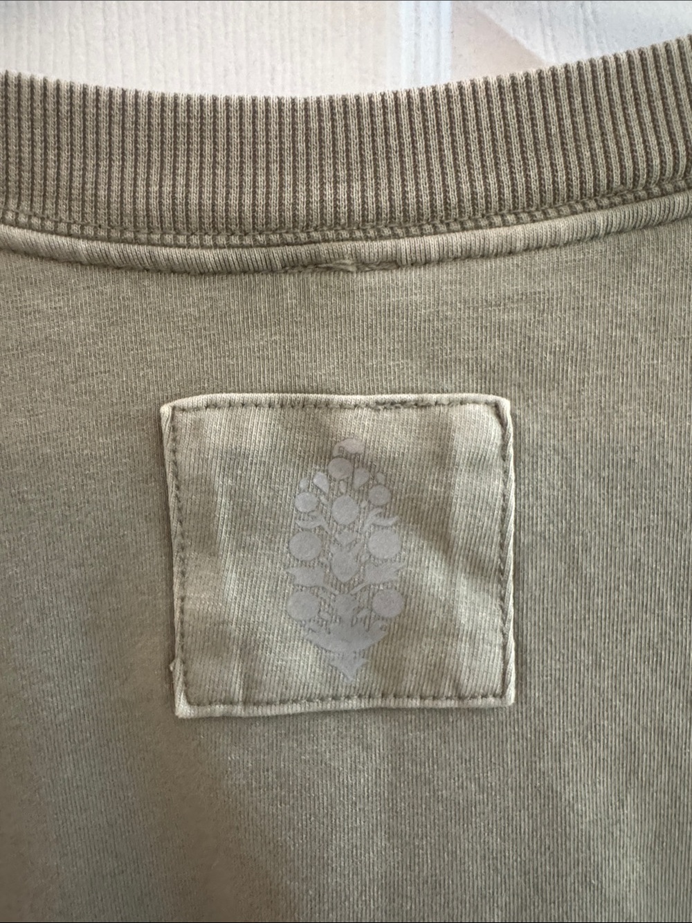 FP • MOVEMENT FREE PEOPLE Hot Shot Crossover Tee Tan/Green Size Medium - Picture 6 of 8